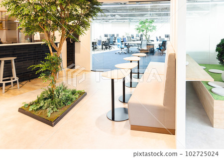 Designer's office 102725024