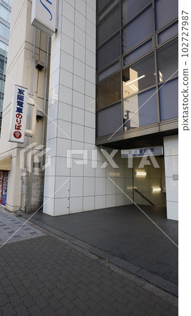 The entrance and exit of Yodoyabashi Station, one of the starting stations of the Keihan Railway 102727987