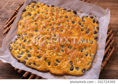 raisin soft cookie 102728369