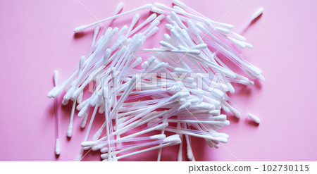 cotton swabs on a pink background, cosmetic and medical accessories, a beauty salon banner, a frame with a place for text cotton swabs on a pink background, cosmetic and medical accessories, a beauty salon banner, a frame with a place for text 102730115
