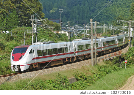 北陸本線伊斯魯吉·栗卡拉北越快車系列 683 N03 編隊白鷹 102733016