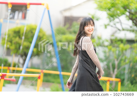Women playing in the park 102743669