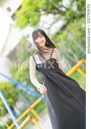 Women playing in the park 102743670