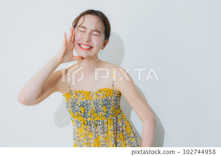 Summer woman 102744958