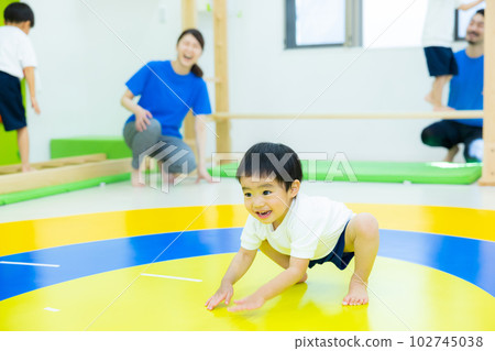 Kids sports class 102745038