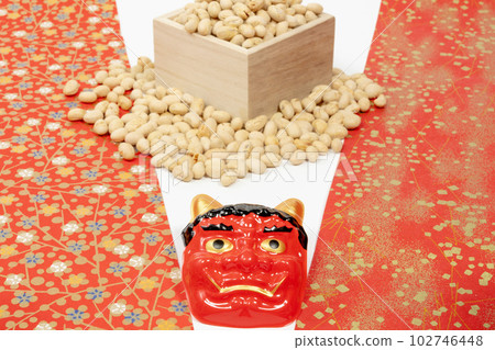 Setsubun bean-throwing beans and red ogre 102746448