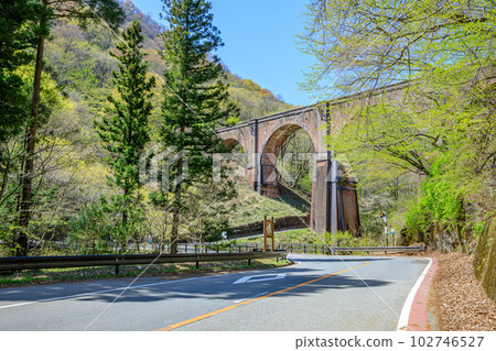 春天的臼井三橋，群馬縣安中市梅金橋 102746527