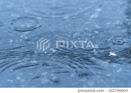 雨和水坑 雨和水坑 102746603