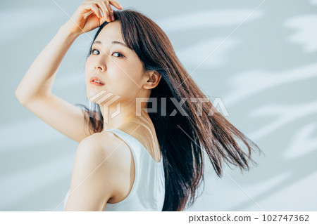 女人的頭髮飄揚 102747362