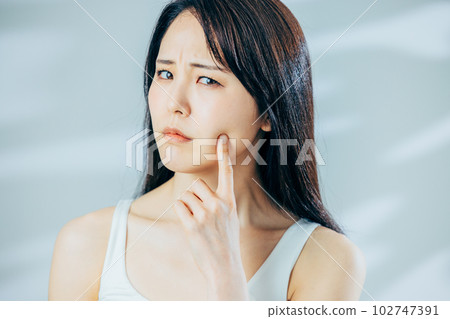 女性皮膚問題 102747391