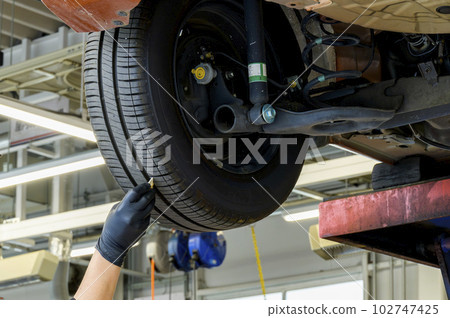Auto garage - check tire tread 102747425