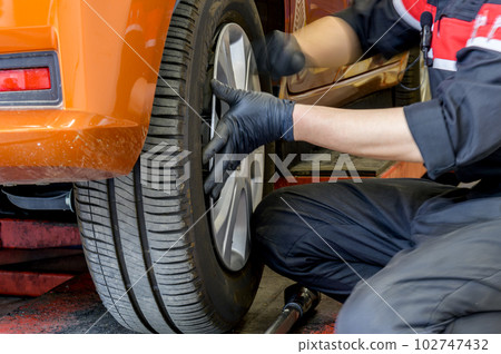 汽車修理廠 - 輪胎安裝 102747432