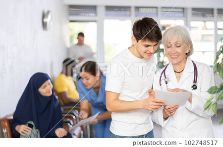 Doctor expresses satisfaction with the good analyzes of young man Doctor expresses satisfaction with the good analyzes of young man 102748517