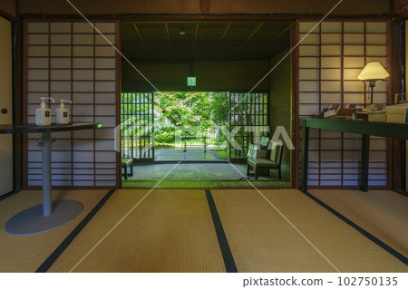 Kyoto Murin-an entrance and dirt floor Season of fresh greenery (Nanzenji Kusagawa-cho, Sakyo-ku, Kyoto) 102750135