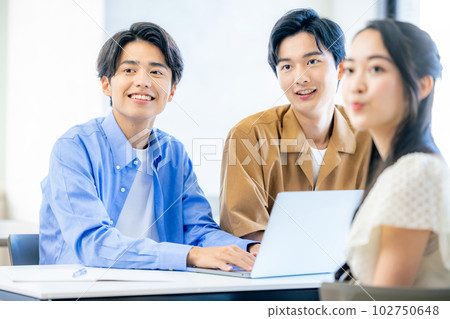大學生校園生活 102750648