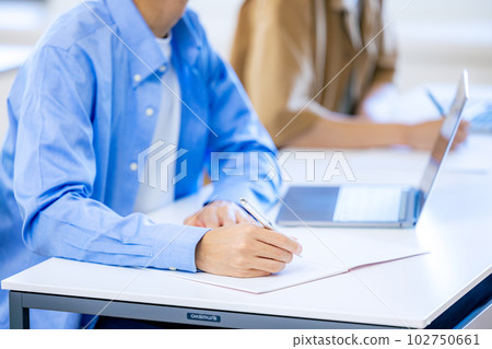 大學生課堂風光 102750661