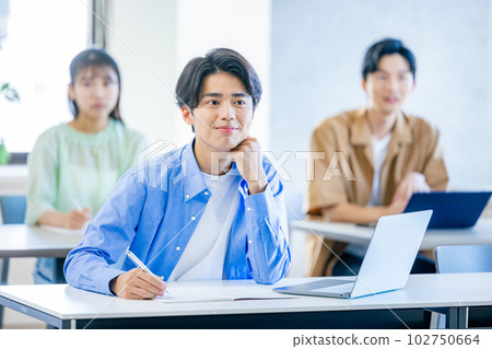 大學生課堂風光 102750664