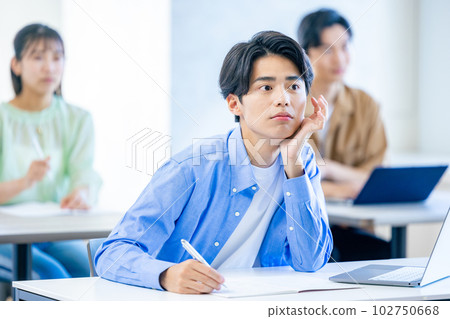 大學生課堂風光 102750668