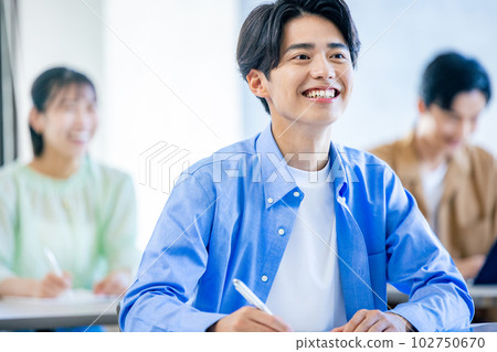 大學生課堂風光 102750670