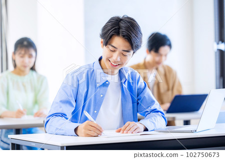 College student class scenery College student class scenery 102750673