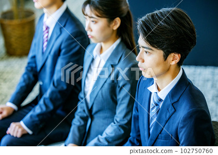 求職青年男女面試 102750760