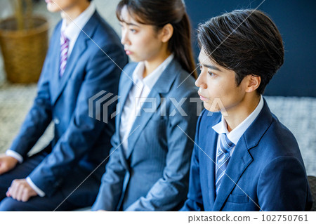 求職青年男女面試 102750761