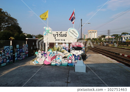 泰國國家鐵路武里南站的招牌 泰國國家鐵路武里南站的招牌 102751463