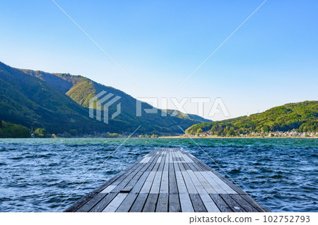 碼頭和湖泊 碼頭和湖泊 102752793