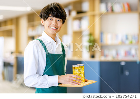 咖啡廳男店員 102754271