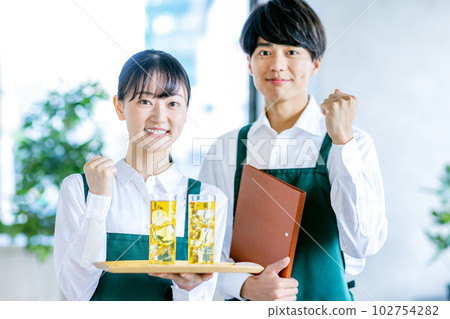 咖啡館兼職男女 102754282