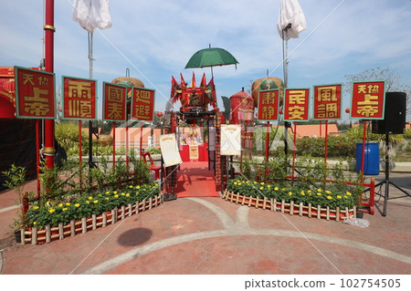 Thai Chinese style shrine 102754505