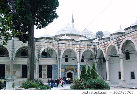 Istanbul Topkapi Palace and Mohammed's Reliquary Museum 102755705