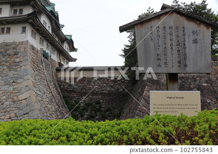 名古屋城的天守閣和劍牆 102755843