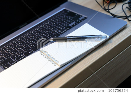 在筆記本電腦上打開記事本 在筆記本電腦上打開記事本 102756254
