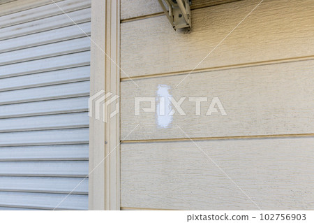 Putty repair of perforated outer wall 102756903