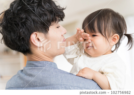 A father comforting a fussy child 102756982