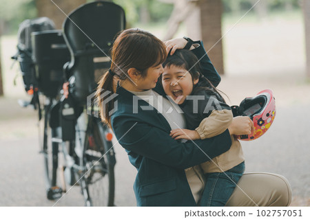 A 4-year-old child who dislikes wearing a bicycle helmet 102757051