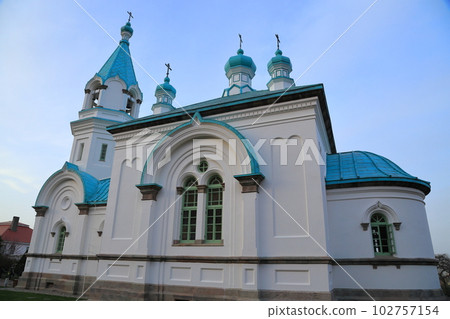 藍天映襯下的教堂 102757154