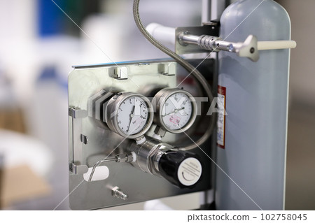 gas cylinder with valve and pressure gauges 102758045