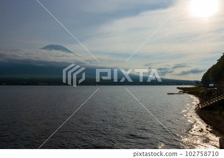 山梨縣南都留郡山中湖村 山中湖及周邊風景 山梨縣南都留郡山中湖村 山中湖及周邊風景 102758710