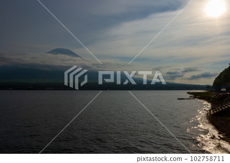 山梨縣南都留郡山中湖村 山中湖及周邊風景 山梨縣南都留郡山中湖村 山中湖及周邊風景 102758711