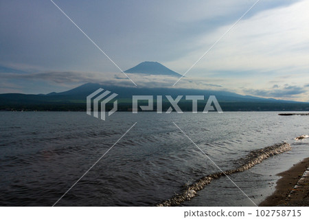Yamanakako Village, Minamitsuru District, Yamanashi Prefecture Lake Yamanaka and the surrounding scenery Yamanakako Village, Minamitsuru District, Yamanashi Prefecture Lake Yamanaka and the surrounding scenery 102758715
