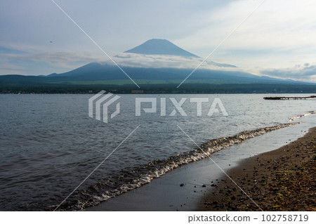 Yamanakako Village, Minamitsuru District, Yamanashi Prefecture Lake Yamanaka and the surrounding scenery Yamanakako Village, Minamitsuru District, Yamanashi Prefecture Lake Yamanaka and the surrounding scenery 102758719
