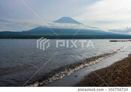 Yamanakako Village, Minamitsuru District, Yamanashi Prefecture Lake Yamanaka and the surrounding scenery Yamanakako Village, Minamitsuru District, Yamanashi Prefecture Lake Yamanaka and the surrounding scenery 102758720