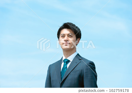 Blue sky and businessman 102759178