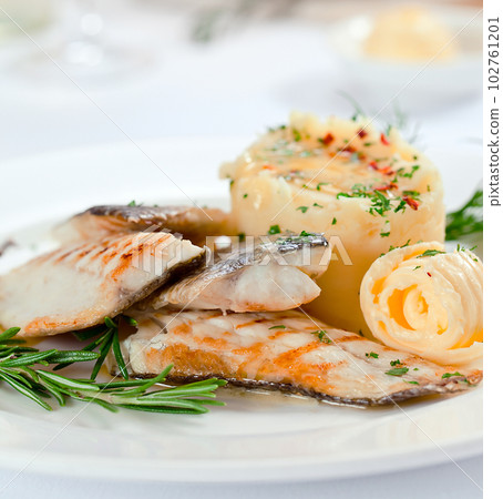 Fried sea bass with mashed potatoes. 102761201