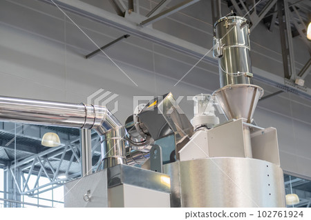 Automatic injection molding machine - dryer tank for drying plastic granules 102761924