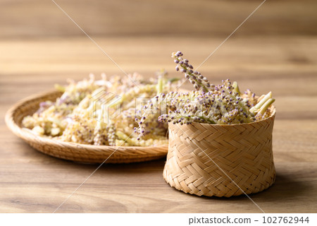 Thai edible flowers (Aspidistra sutepensis) from organic local farmers market 102762944