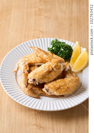 Grilled chicken wings with salt Grilled chicken wings with salt 102763452