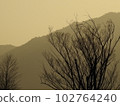 黃昏的山脊線 102764240